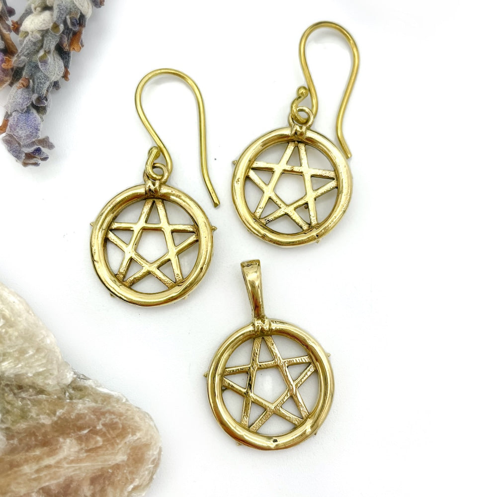 BRASS_PENTACLE_PENDANT_CINNABAR_SOUL.jpg