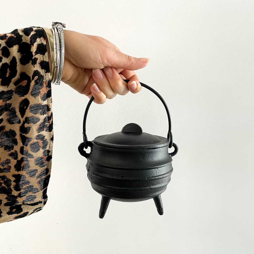 CAST-IRON-CAULDRON-CINNABAR-SOUL-2.jpg